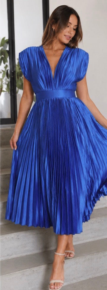 Claire | Timeless Pleated Midi Dress
